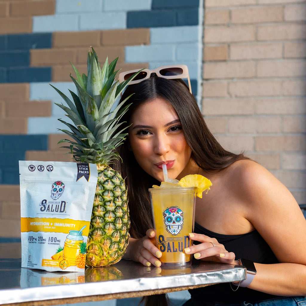 Salud x Jarritos 2-in-1 Hydration Packets + Immunity Electrolytes Powder, Guava - Agua Fresca Drink Mix, Elderberry, Dairy & Soy Free, Non-GMO, Gluten Free, Vegan, 1g Sugar (15 Servings)