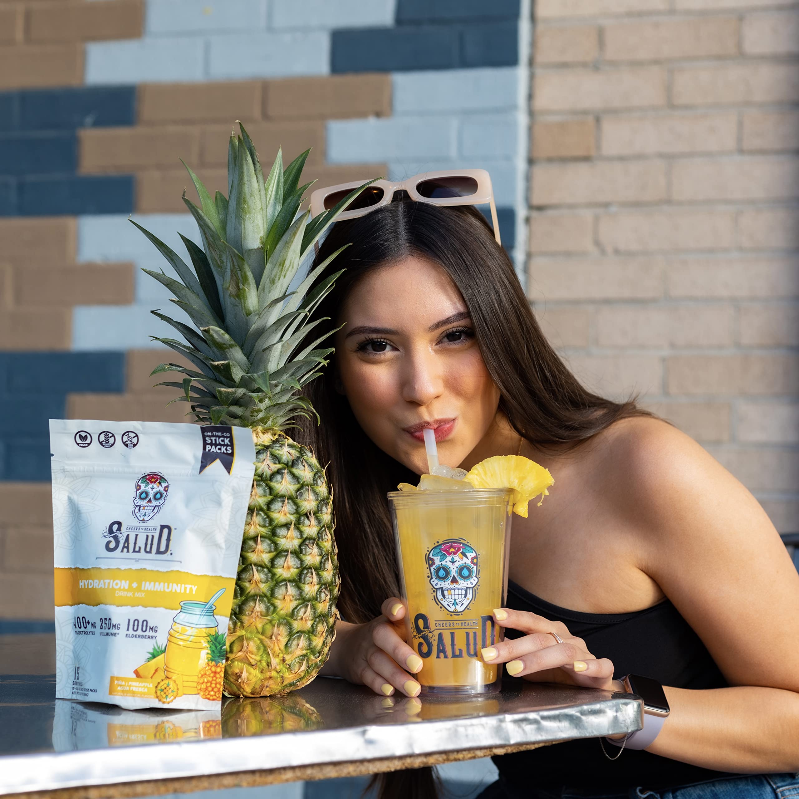 Salud x Jarritos 2-in-1 Hydration Packets + Immunity Electrolytes Powder, Guava - Agua Fresca Drink Mix, Elderberry, Dairy & Soy Free, Non-GMO, Gluten Free, Vegan, 1g Sugar (15 Servings)
